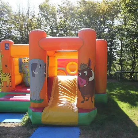 مكان تخييم Mobil-home Avec Terrasse Pour 6 Personnes - Api-1-52-1359 Commequiers