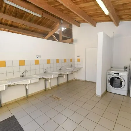 Кемпинг Mobil-home Avec Terrasse Pour 6 Personnes - Api-1-52-1359 Commequiers