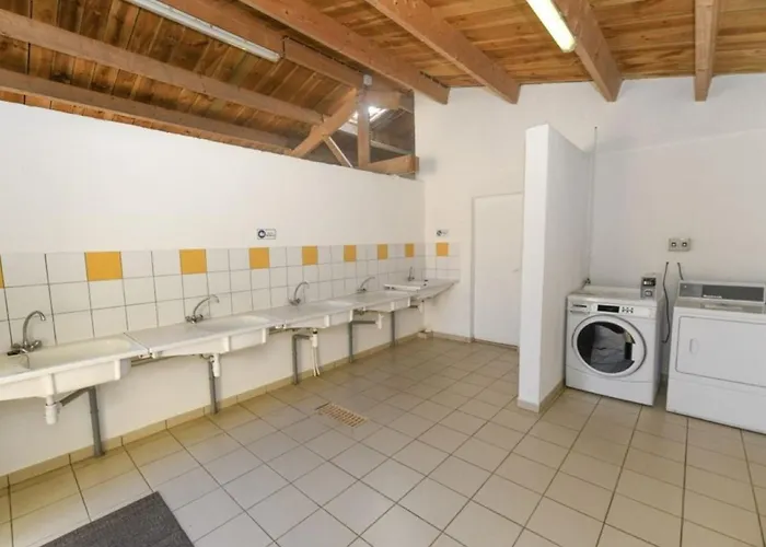 Campingplatz Mobil-home Avec Terrasse Pour 6 Personnes - Api-1-52-1359 Commequiers